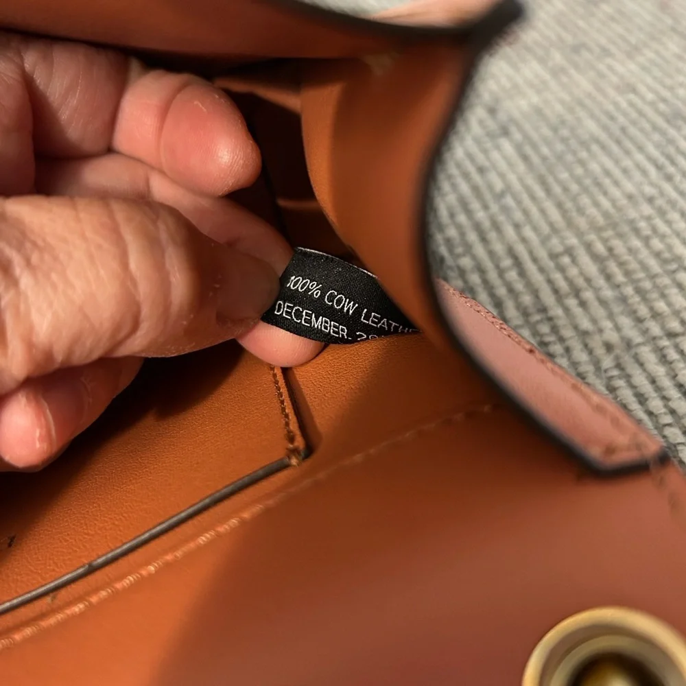 Donna Karan Leather Crossbody Bag adjustable strap - Picture 8 of 16